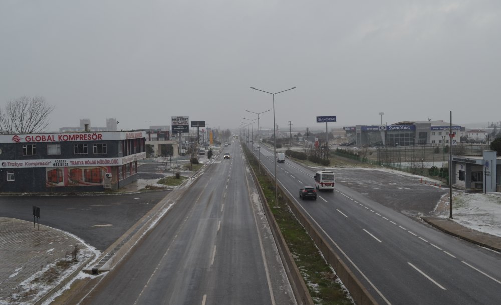 Çorlu'da Soğuk Hava Etkisini Sürdürüyor