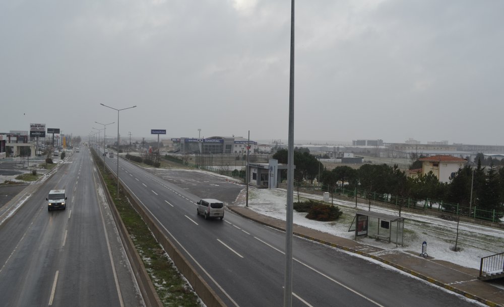 Çorlu'da Soğuk Hava Etkisini Sürdürüyor