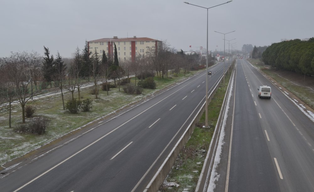 Çorlu'da Soğuk Hava Etkisini Sürdürüyor