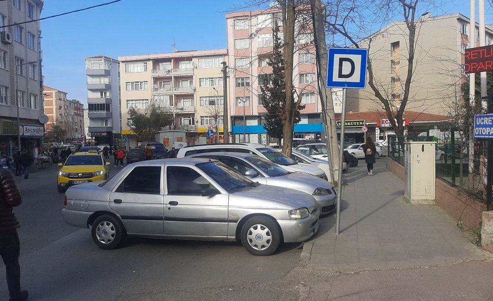 Durak Mı Park Yeri Mi?