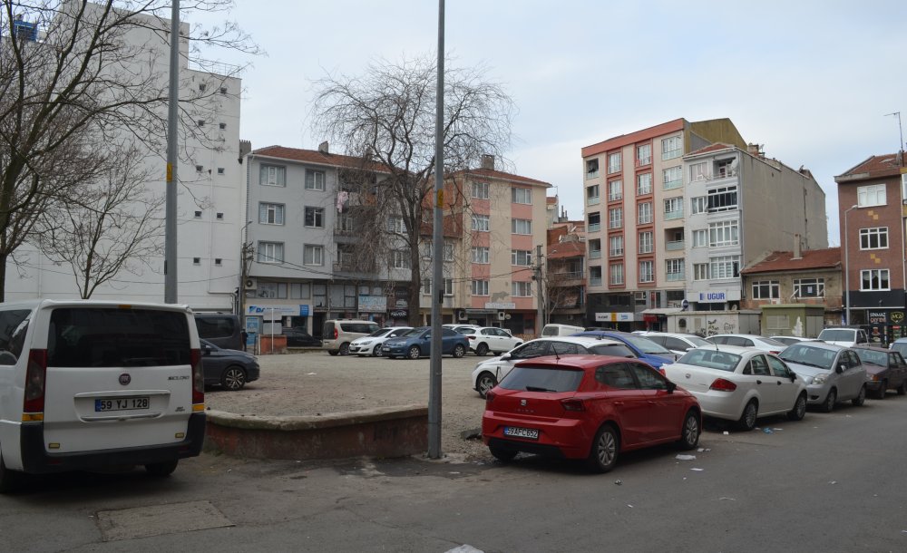 Okul Arazisi 3 Yıldır Otopark Olarak Kullanılıyor