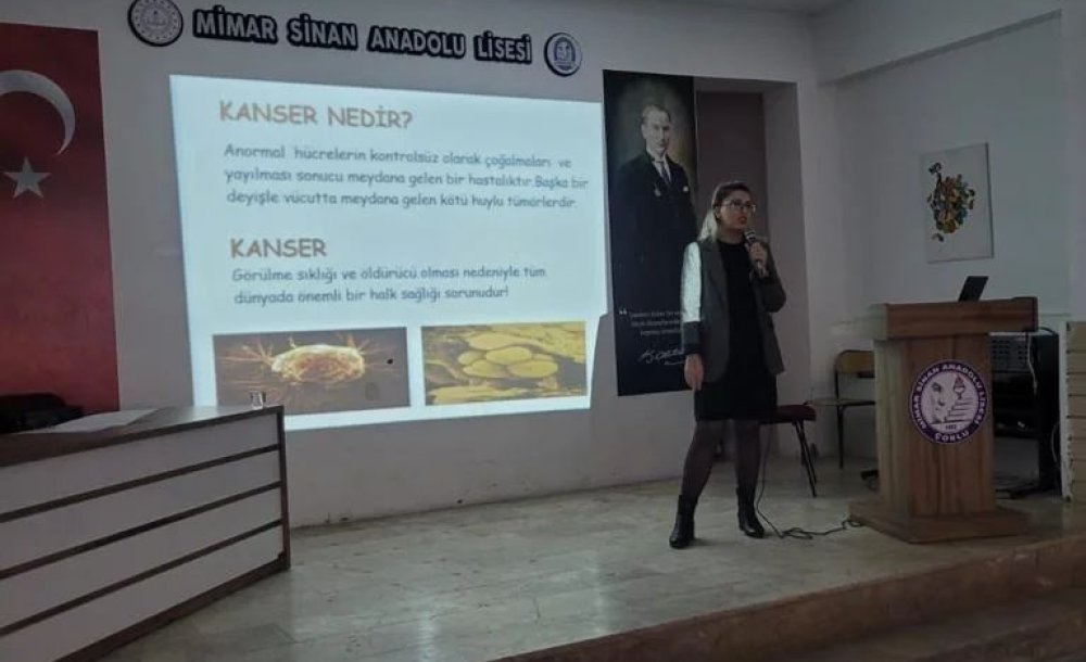 Öğrenciler Sağlık Konusunda Bilgilendiriliyor