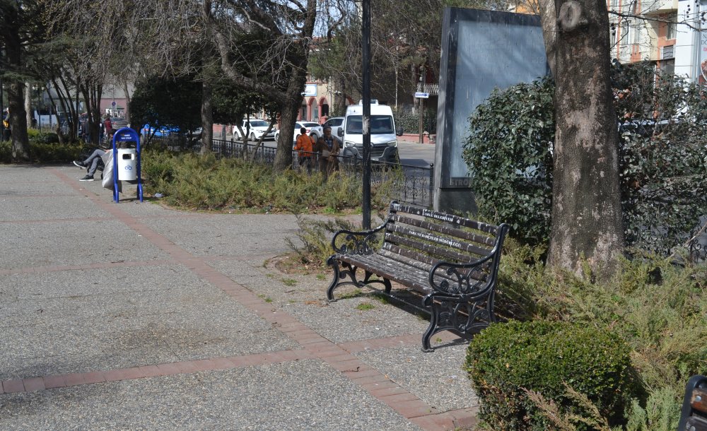 Parklardaki Pislik Gözlerden Kaçmıyor 