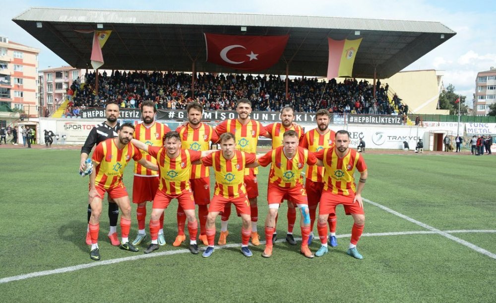 Çorluspor 1947 Liderliğini Sürdürüyor