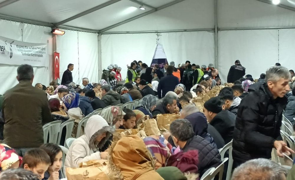 Zonguldaklılar Derneği Depremzedelere İftar Düzenledi