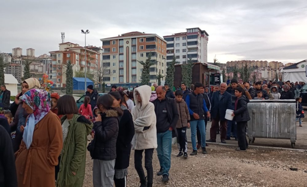 Zonguldaklılar Derneği Depremzedelere İftar Düzenledi