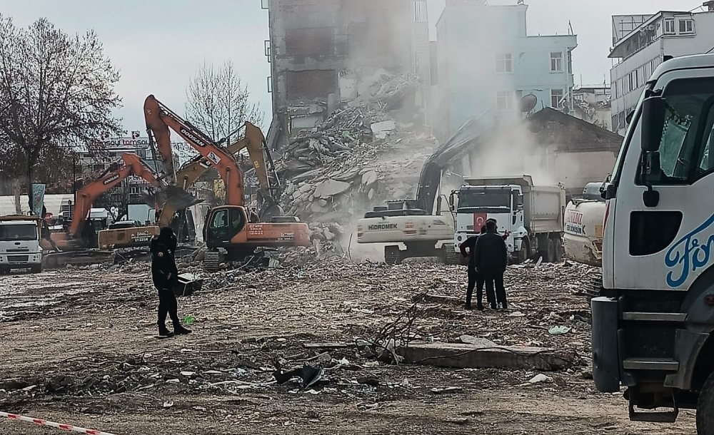 Zonguldaklılar Derneği Depremzedelere İftar Düzenledi