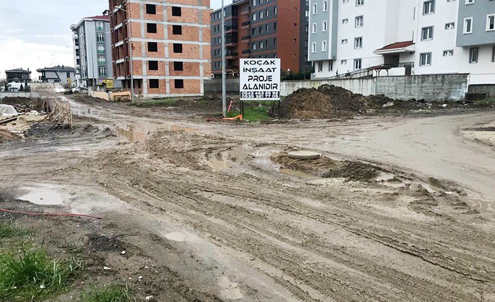 Türkan Saylan Caddesi Çamurdan Kurtulacağı Günü Bekliyor