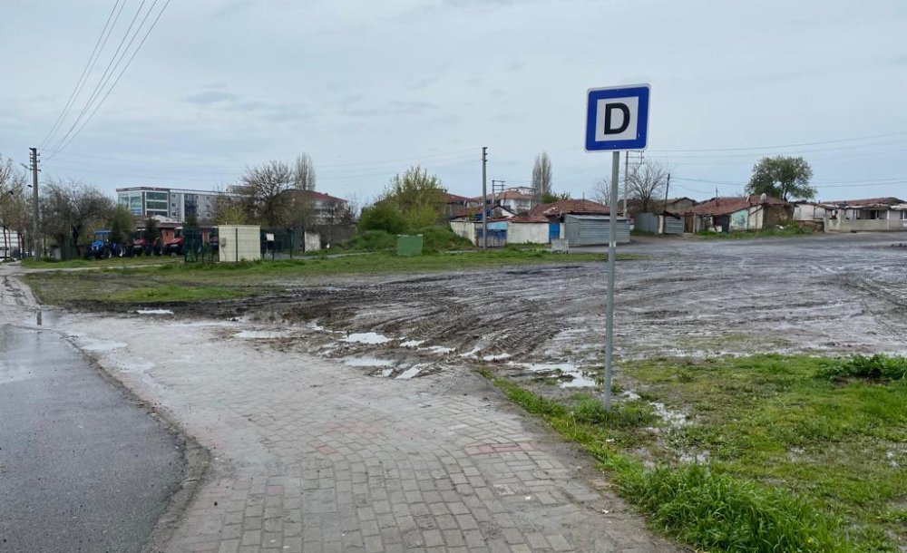 Kabinsiz Duraklar Vatandaşın Tepkisini Çekiyor 