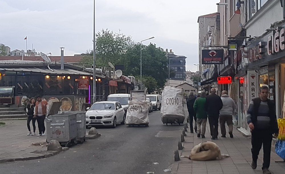 Yolu Kapatan Çekçekçilere Sürücüler Tepki Gösterdi 