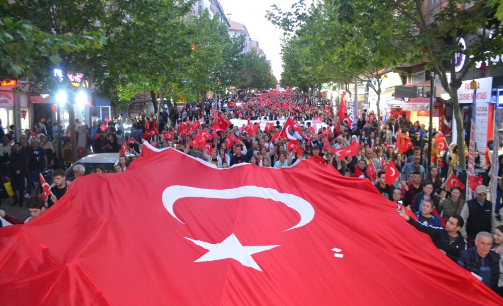 Fener Alayı Yürüyüşü Gelincik Tarlasına Döndü 