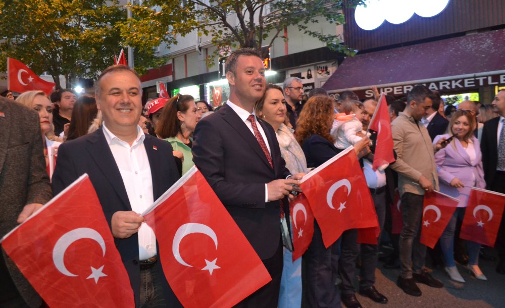 Fener Alayı Yürüyüşü Gelincik Tarlasına Döndü 