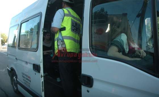 Trafik Polislerinden Öğrenci Servislerine Denetim