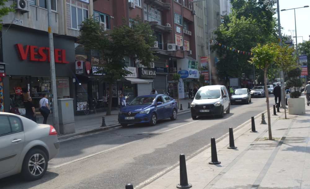 Omurtak Caddesi'nde Dubalar Yenilendi 