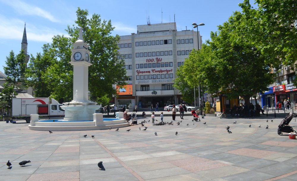 Vatandaşlar Güneşli Havanın Tadını Çıkarıyor