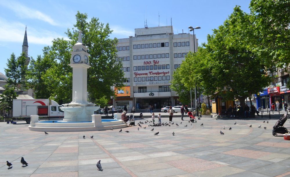 Vatandaşlar Güneşli Havanın Tadını Çıkarıyor