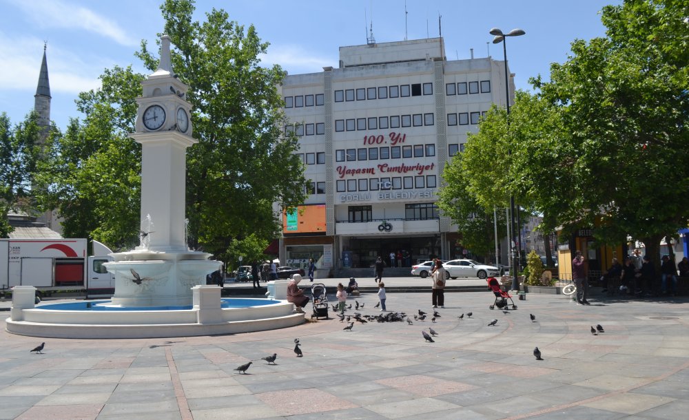 Vatandaşlar Güneşli Havanın Tadını Çıkarıyor