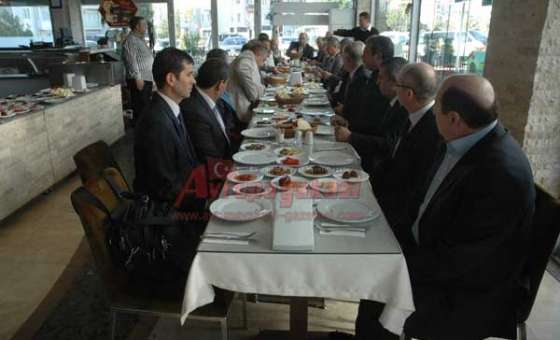 Mhp Heyeti Kahvaltıda Buluştu