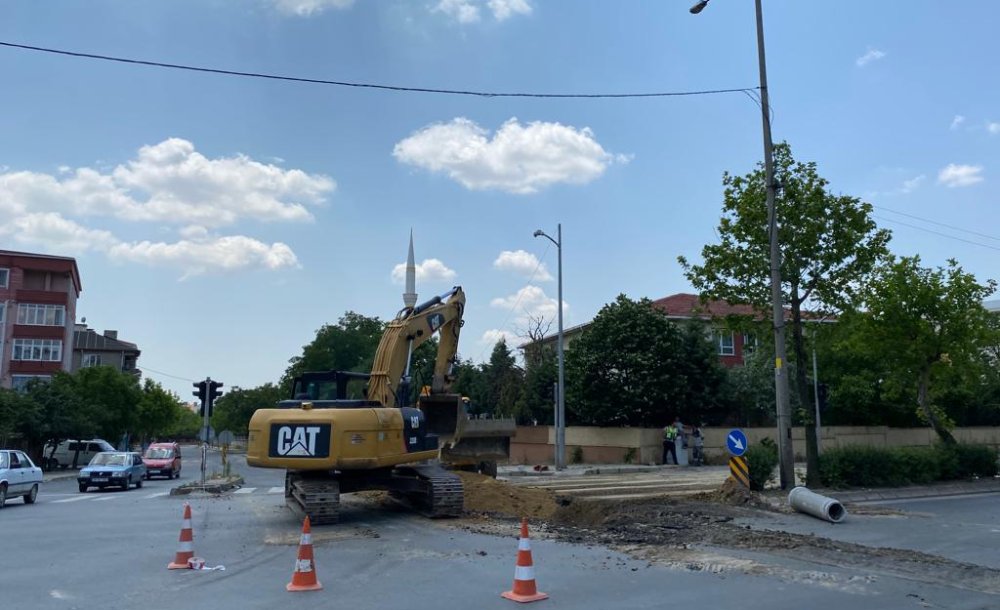 Çalışma Nedeniyle Atatürk Bulvarı Trafiğe Kapatıldı  