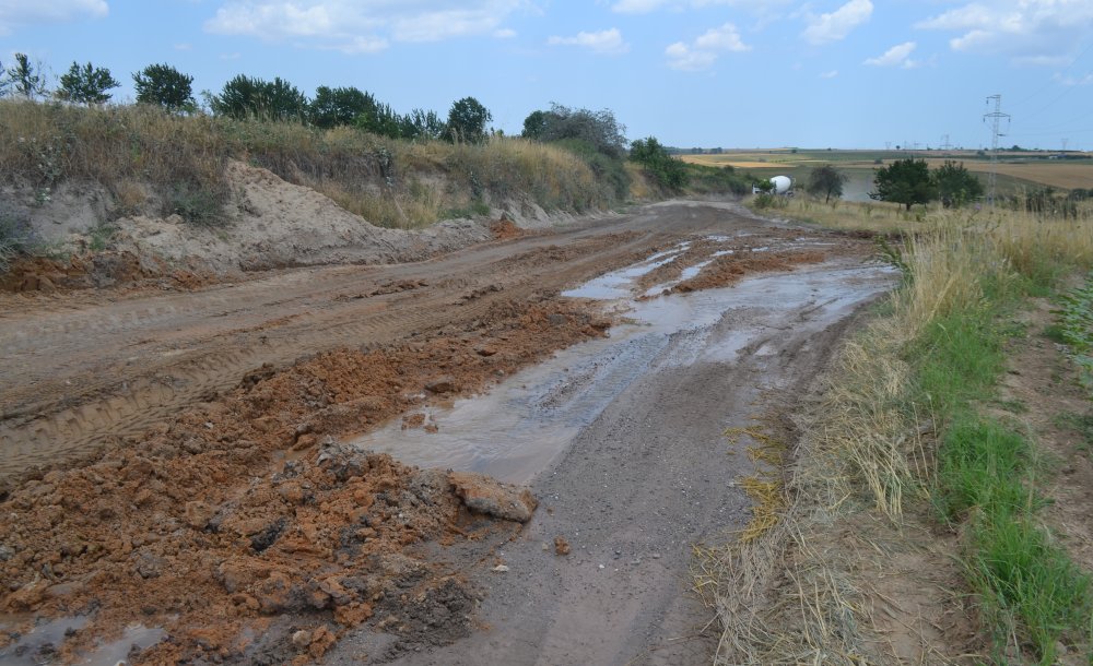 Tonlarca Su Boşa Aktı, Yol Kullanılmaz Hale Geldi