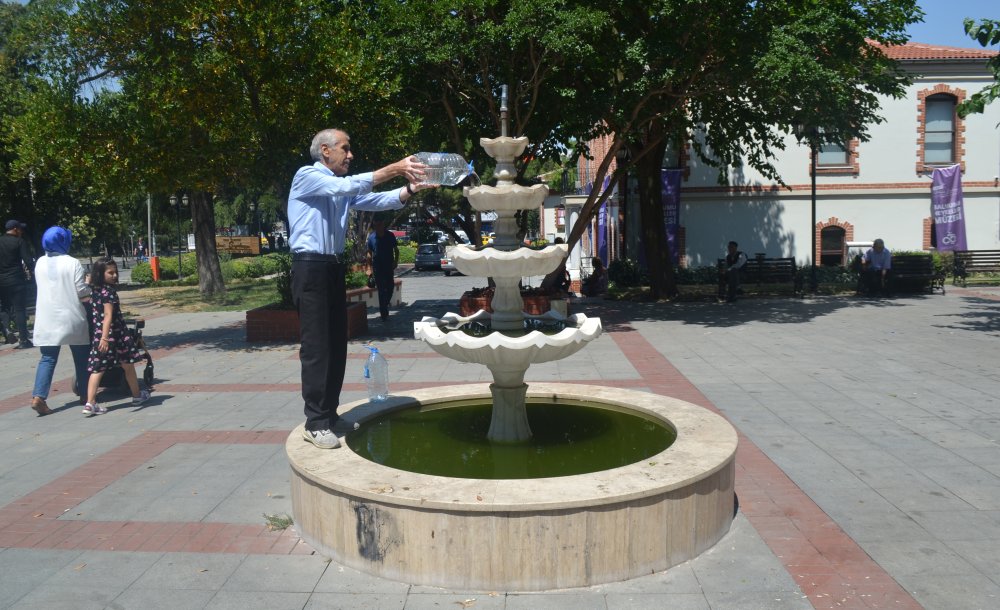 Belediyenin İşini Vatandaş Yapıyor 