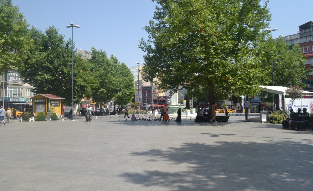 Sıcaklar Nedeniyle Meydanlar Ve Caddeler Boş Kaldı 