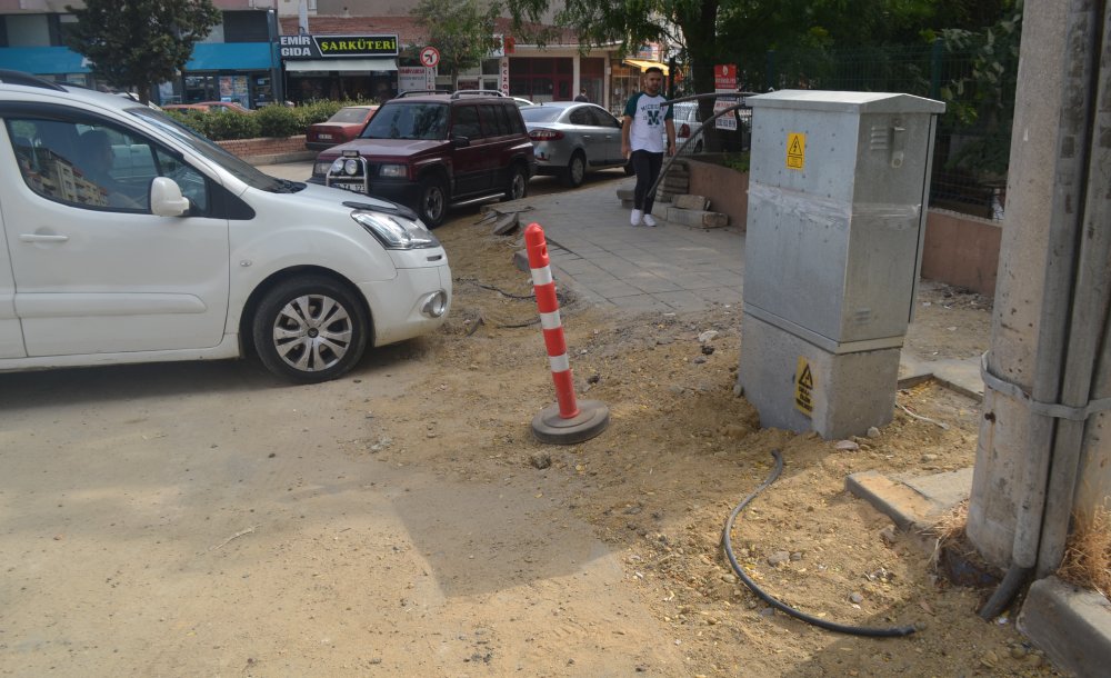 Alipaşa Caddesi Toz İçinde Asfaltın Atılması Bekleniyor