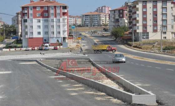 Erdal İnönü Caddesi'ne Kavşak