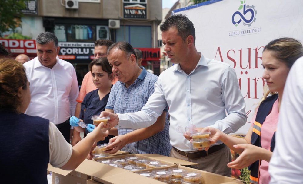 Aşure İkramları Yapıldı 