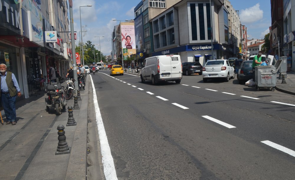 Omurtak Caddesi'nin De Yol Çizgileri Yenilendi  