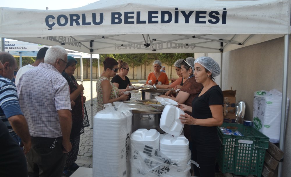 Aşure Programına Yoğun Katılım Oldu 