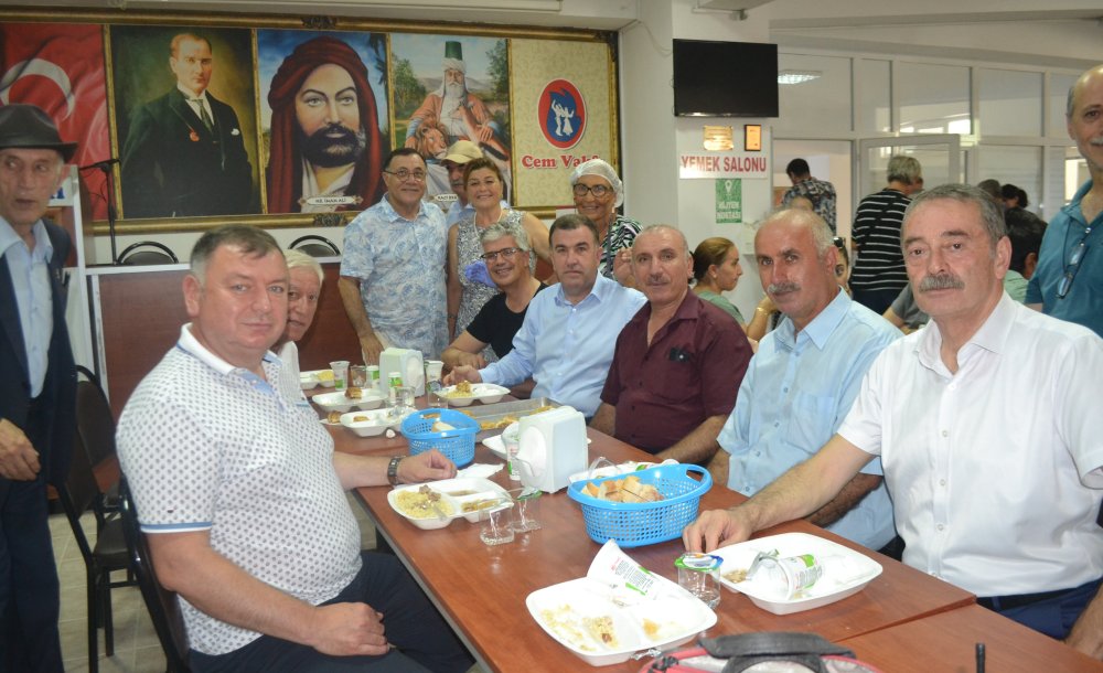 Aşure Programına Yoğun Katılım Oldu 