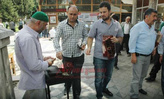 Çorlu`da Cemaatten 57. Alay Camii`ne Yardım