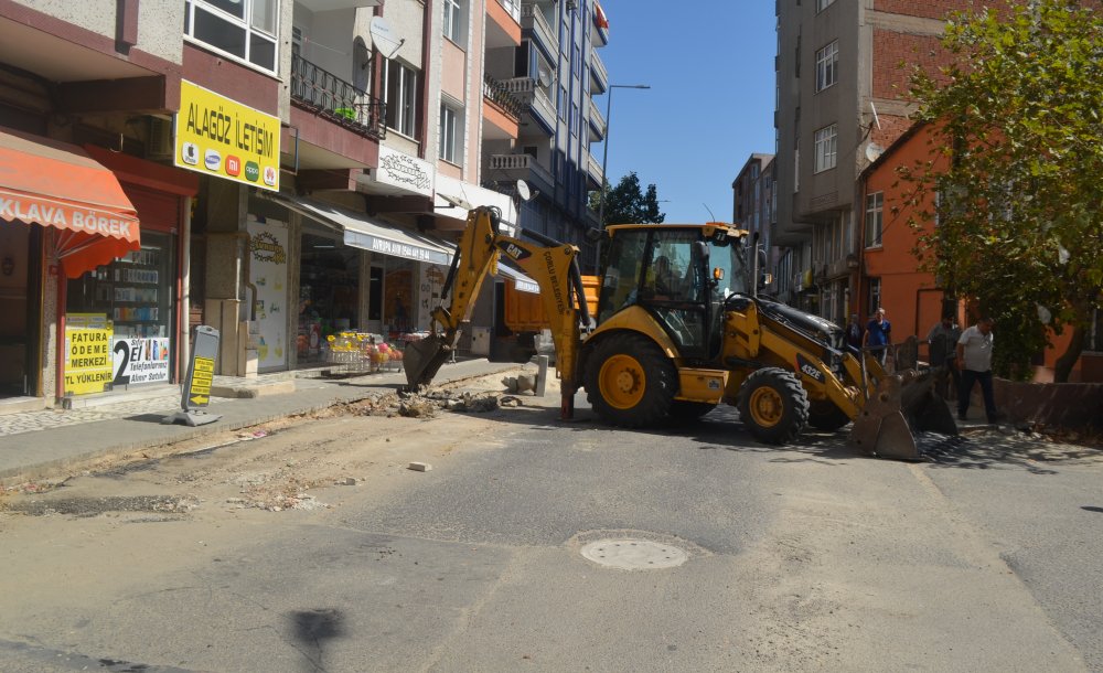 Alipaşa Caddesi'nde 2 Aydır Çalışmalar Sürüyor  