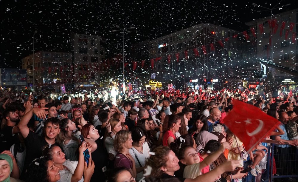 Çorlu Kırmızı Beyaza Büründü 