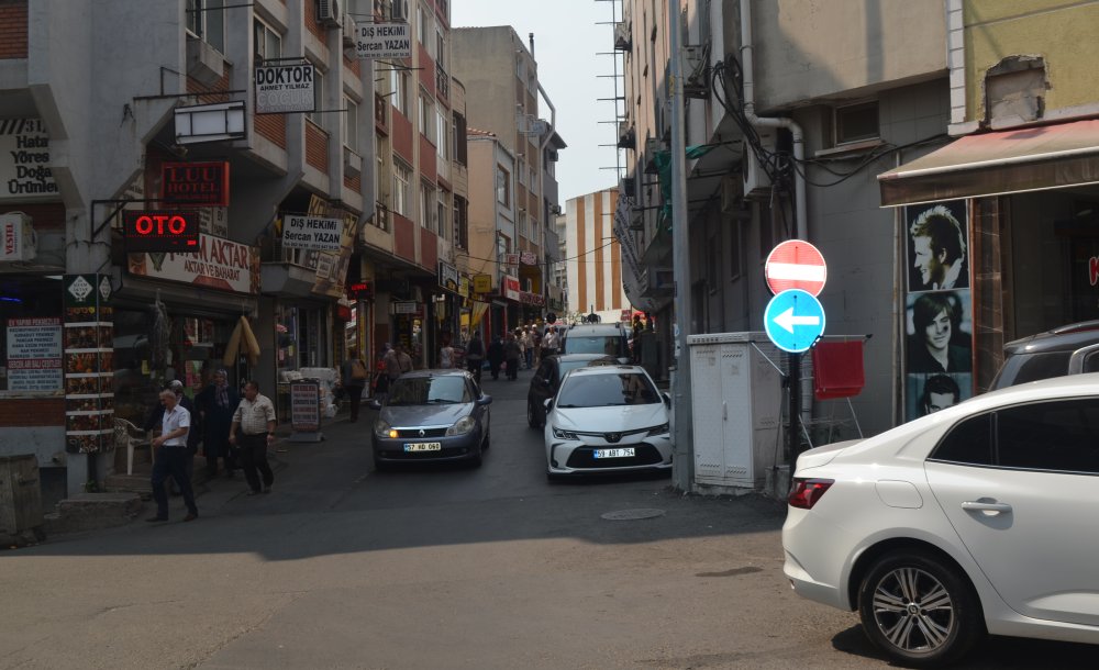 Akıncılar Caddesi'nin Keşmekeşliği, Vatandaşı Canından Bezdirdi