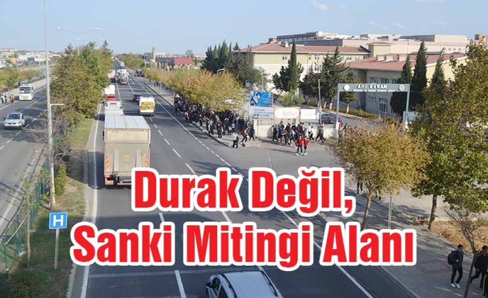 Durak Değil, Sanki Mitingi Alanı!