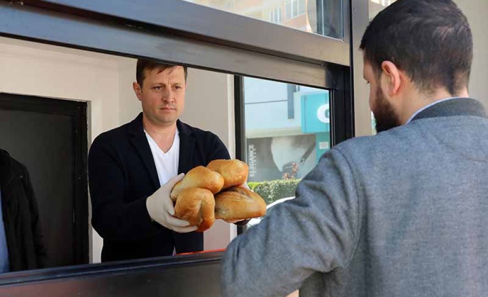 Vahap Akay, Emi̇n Adımlarla Yürüyor