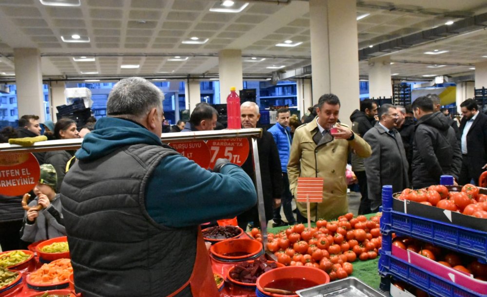 Pazar Yerinde Başkan Sarıkurt'a Büyük İlgi