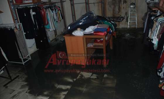 Esnaflar Kanalizasyon Mağduru Oldu