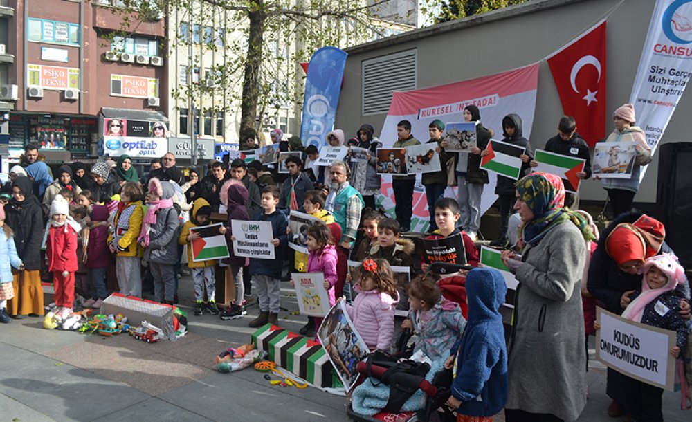 Filistin'de Ölen Çocuklar İçin Meydanlara Çıktılar 