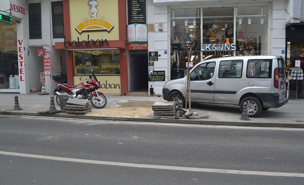 Omurtak Caddesi'nde İstenmeyen Görüntü