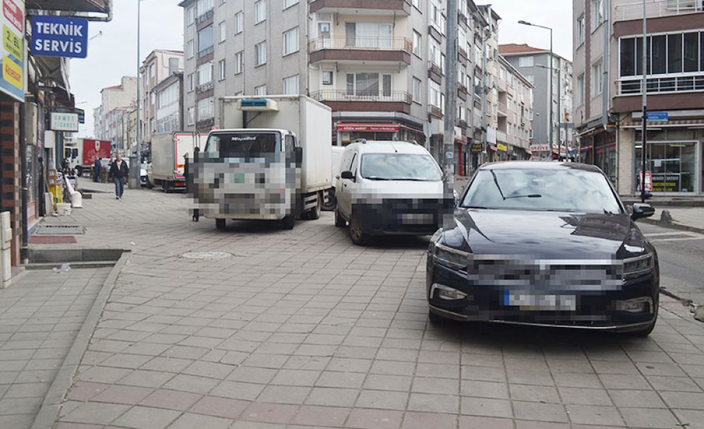 Kaldırım Değil Açık Otopark