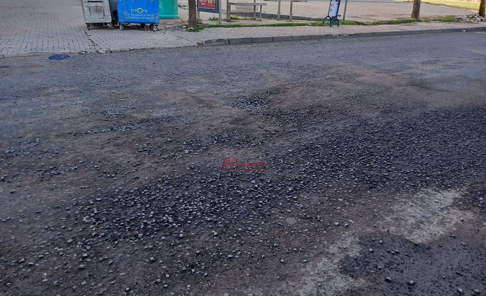 Taşkent Caddesi'ndeki Asfalt 2 Ayda Bozuldu!