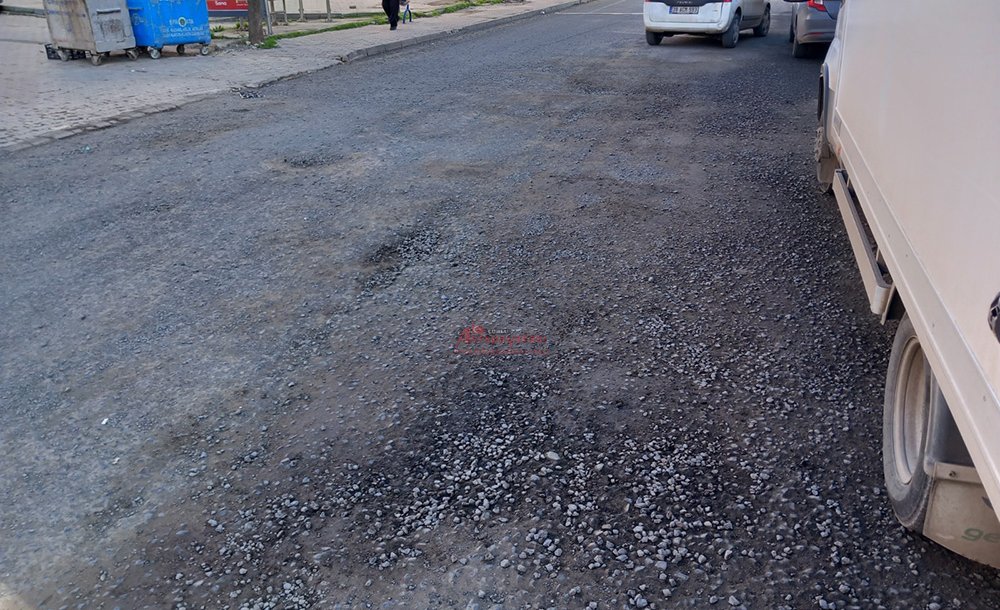 Taşkent Caddesi'ndeki Asfalt 2 Ayda Bozuldu!