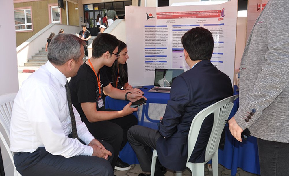 Fen Lisesi Öğrencileri İcatlarını Sergiledi 