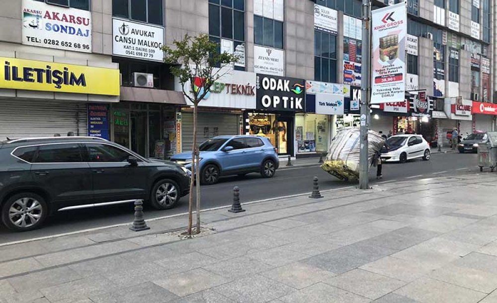 Çekçekçiler Trafiği Alt Üst Ediyor!