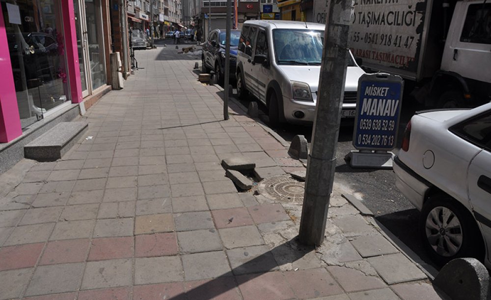 Mandıracı Caddesi'nde Kaldırımlara Tepki  