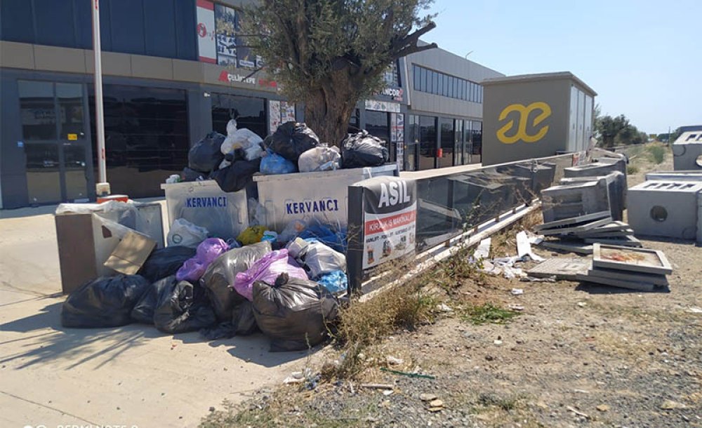 Sanayi Sitesinin Önünde Çöp Dağları Oluştu!