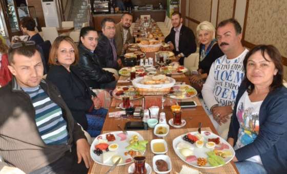 Çorlu Gazeteciler Derneği Üyeleri Kahvaltıda Buluştu